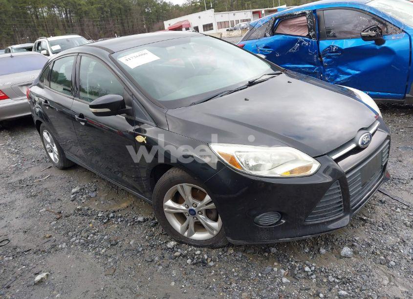 2014 Ford Focus SE (VIN 1FADP3F21EL245876) main photo