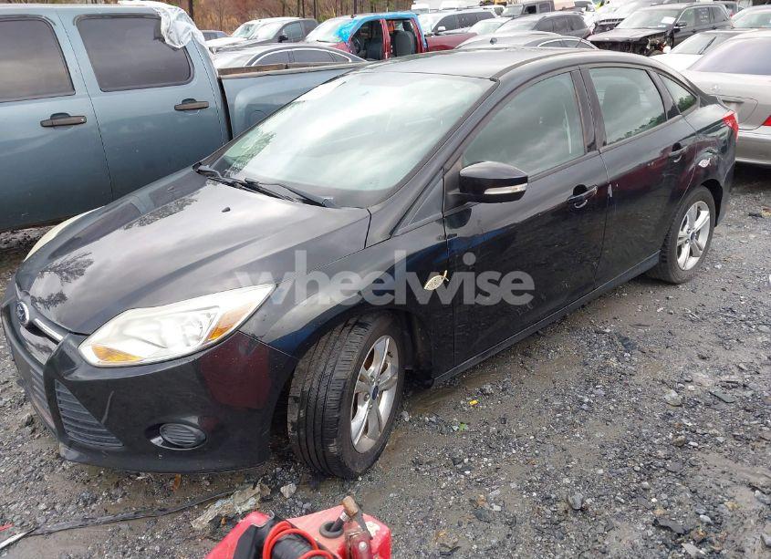 Photo 2 of 2014 Ford Focus SE (VIN 1FADP3F21EL245876)