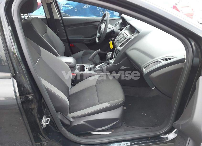 Photo 5 of 2014 Ford Focus SE (VIN 1FADP3F21EL245876)