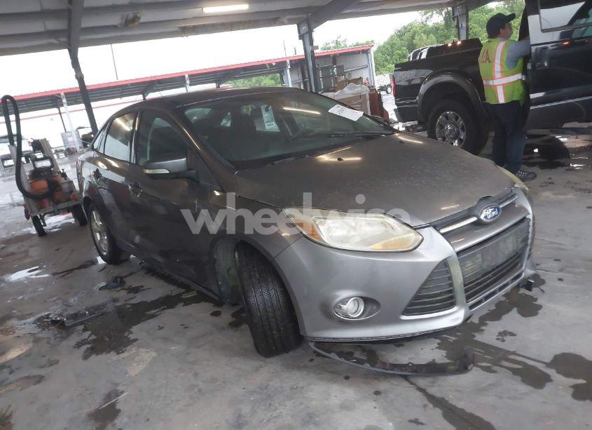 2014 Ford Focus SE (VIN 1FADP3F21EL249281) main photo