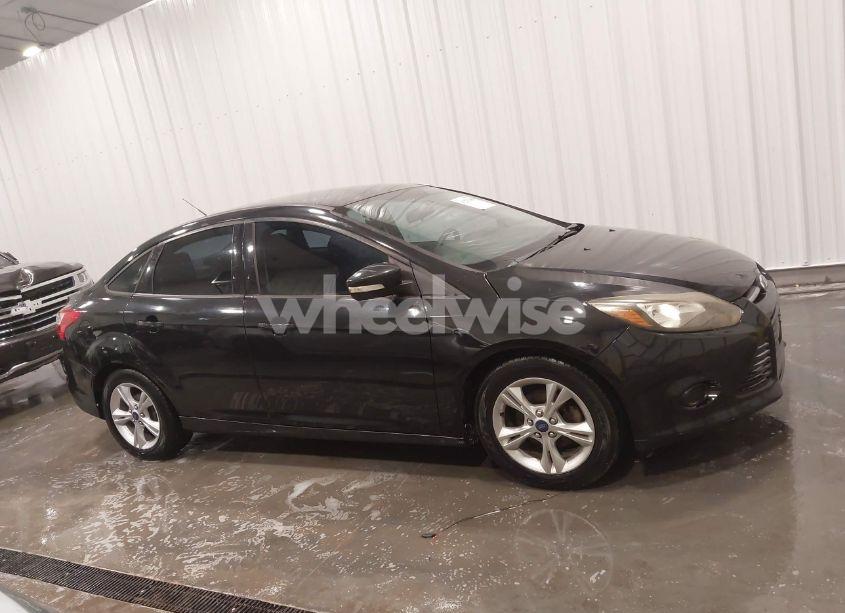Photo 13 of 2014 Ford Focus SE (VIN 1FADP3F21EL254402)