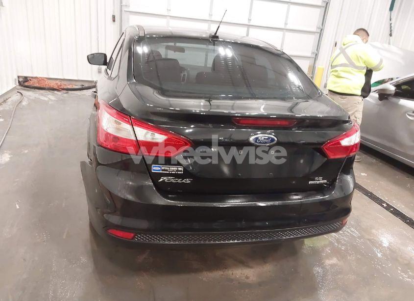 Photo 16 of 2014 Ford Focus SE (VIN 1FADP3F21EL254402)
