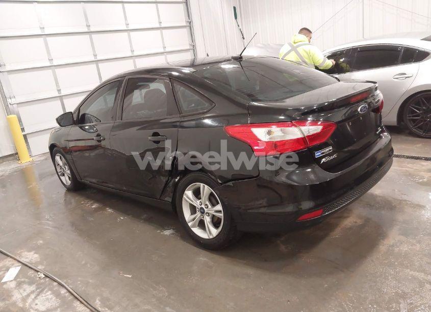 Photo 3 of 2014 Ford Focus SE (VIN 1FADP3F21EL254402)