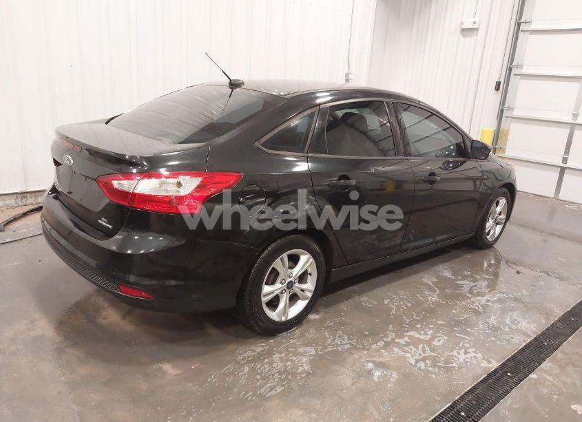 Photo 4 of 2014 Ford Focus SE (VIN 1FADP3F21EL254402)