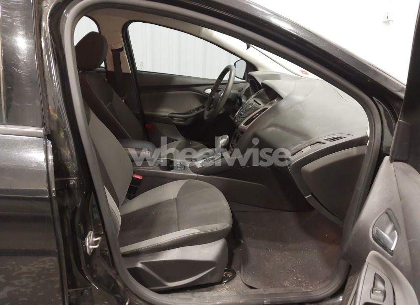 Photo 5 of 2014 Ford Focus SE (VIN 1FADP3F21EL254402)