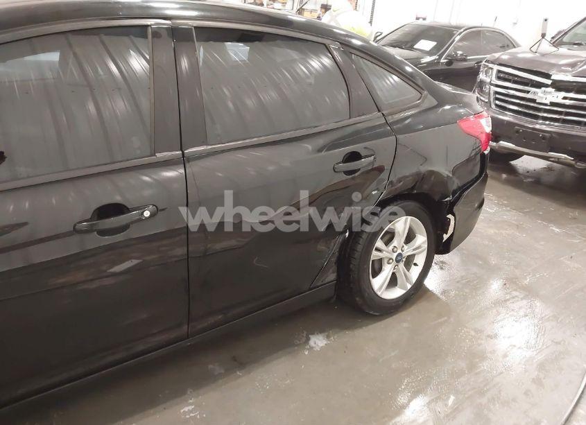 Photo 6 of 2014 Ford Focus SE (VIN 1FADP3F21EL254402)