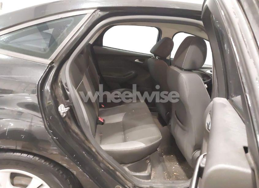 Photo 8 of 2014 Ford Focus SE (VIN 1FADP3F21EL254402)