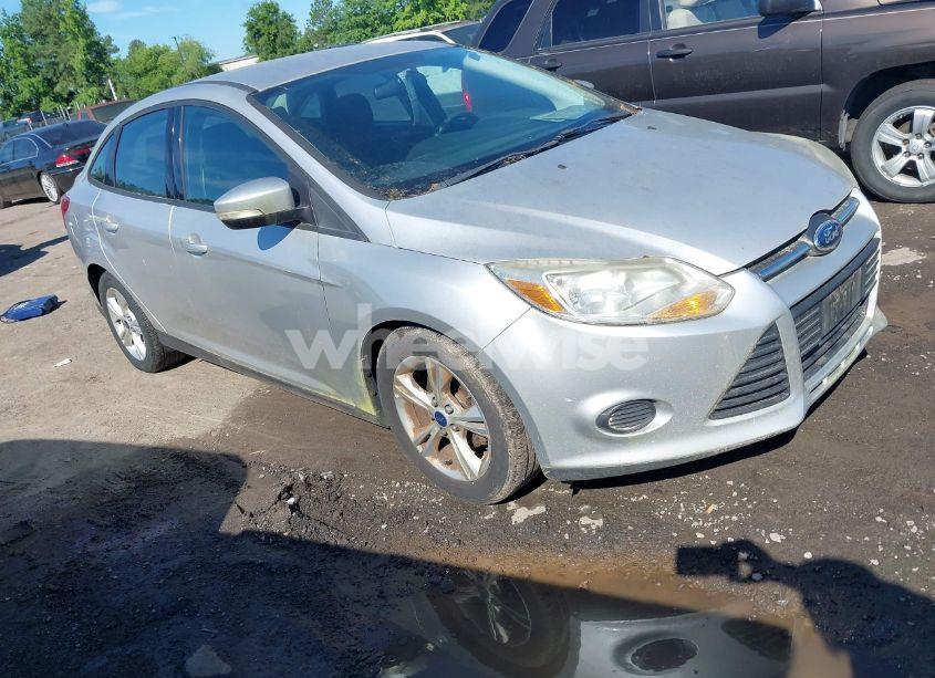 2014 Ford Focus SE (VIN 1FADP3F21EL258188) main photo