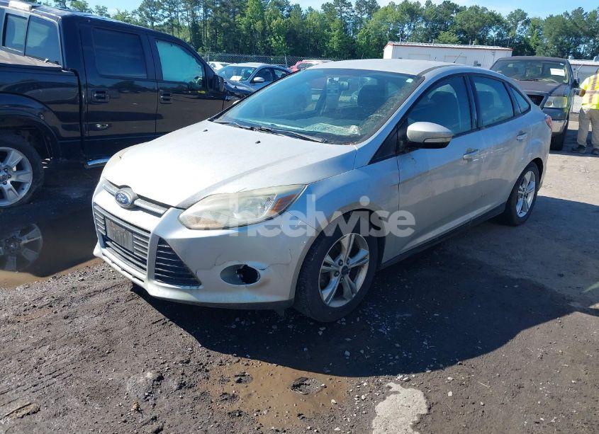 Photo 2 of 2014 Ford Focus SE (VIN 1FADP3F21EL258188)