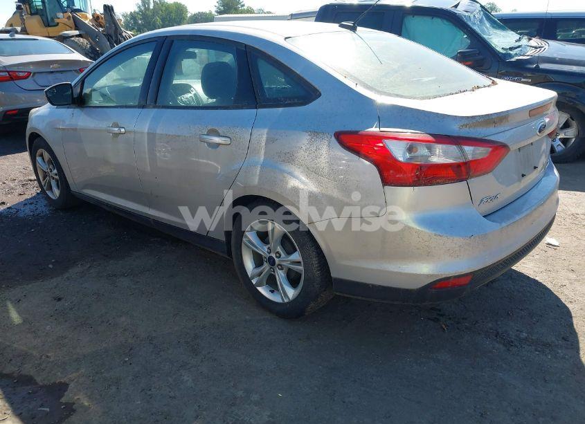 Photo 3 of 2014 Ford Focus SE (VIN 1FADP3F21EL258188)
