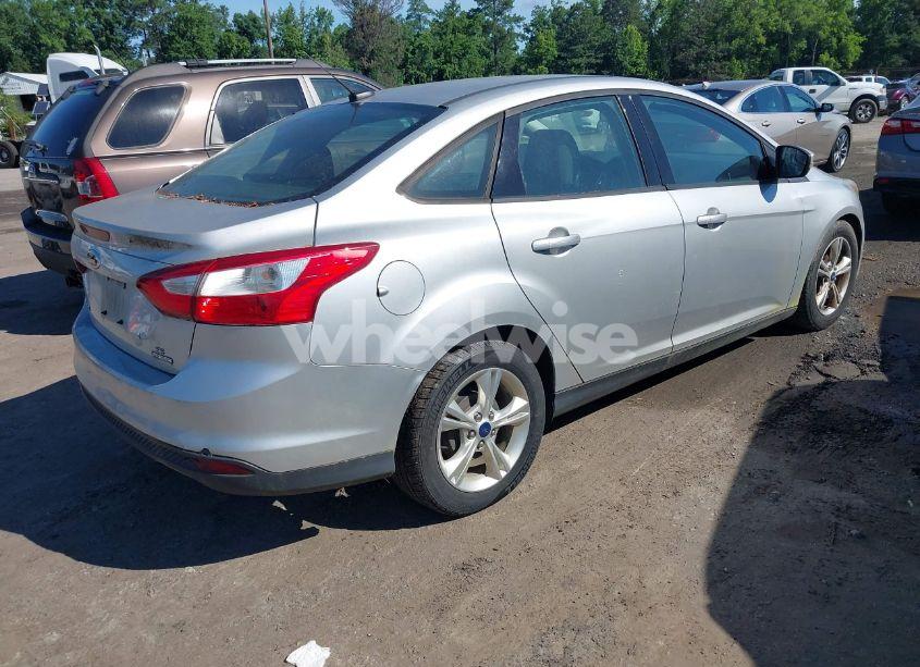 Photo 4 of 2014 Ford Focus SE (VIN 1FADP3F21EL258188)