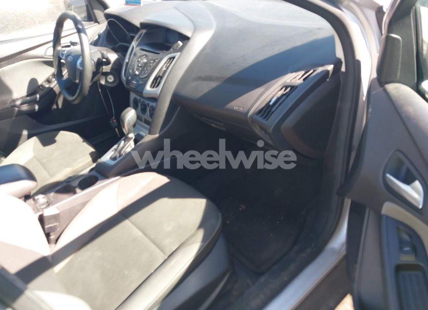 Photo 5 of 2014 Ford Focus SE (VIN 1FADP3F21EL258188)