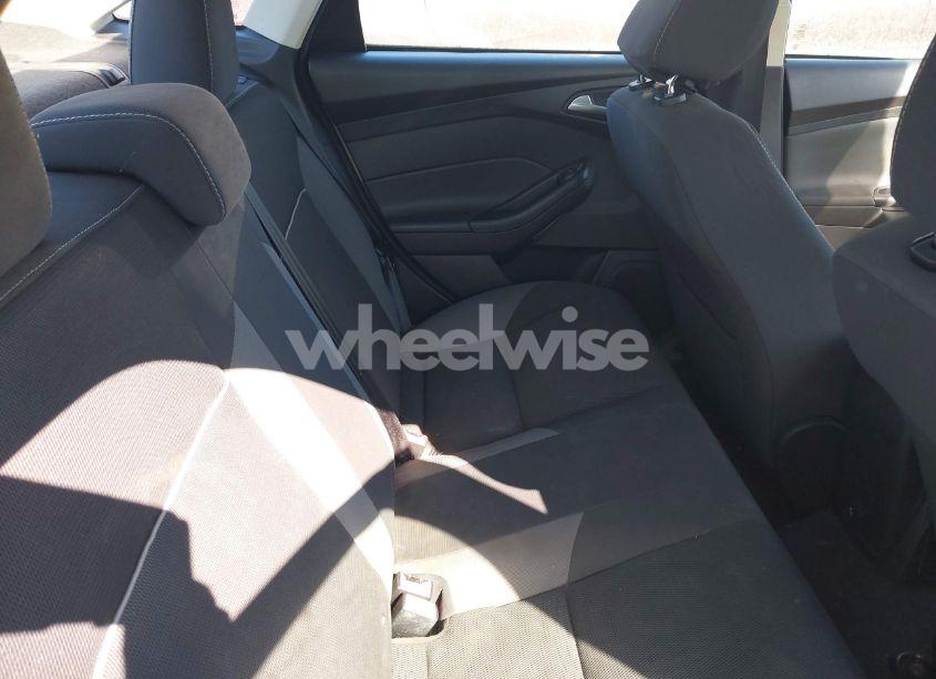 Photo 8 of 2014 Ford Focus SE (VIN 1FADP3F21EL258188)