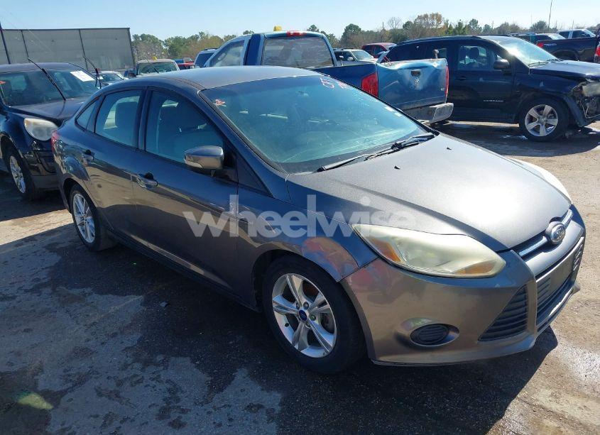 2014 Ford Focus SE (VIN 1FADP3F21EL263973) main photo