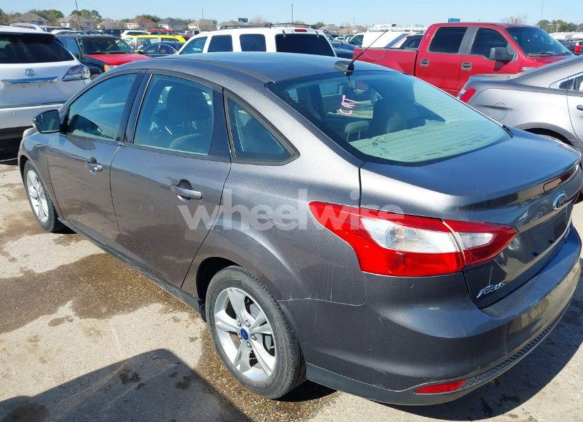 Photo 3 of 2014 Ford Focus SE (VIN 1FADP3F21EL263973)