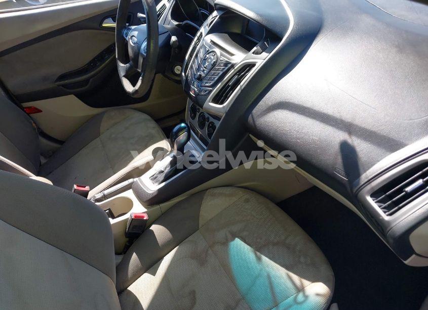 Photo 5 of 2014 Ford Focus SE (VIN 1FADP3F21EL263973)