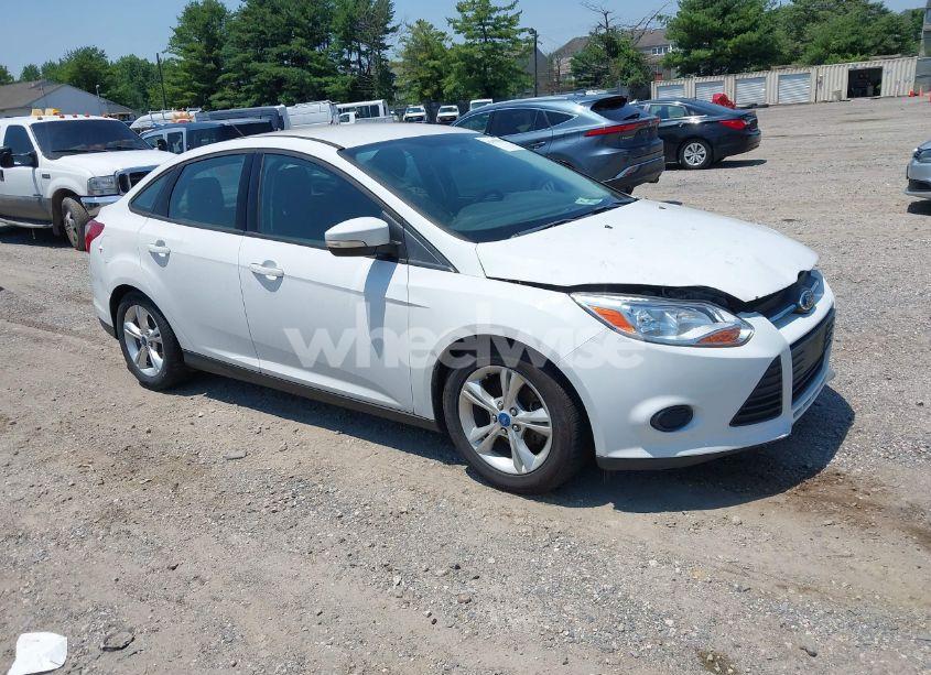 2014 Ford Focus SE (VIN 1FADP3F21EL265271) main photo