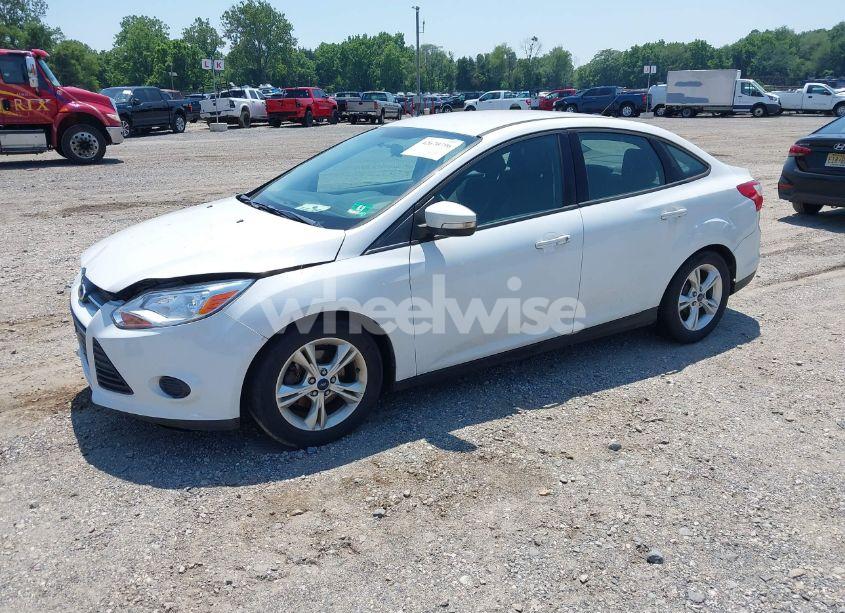 Photo 2 of 2014 Ford Focus SE (VIN 1FADP3F21EL265271)