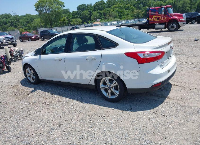 Photo 3 of 2014 Ford Focus SE (VIN 1FADP3F21EL265271)