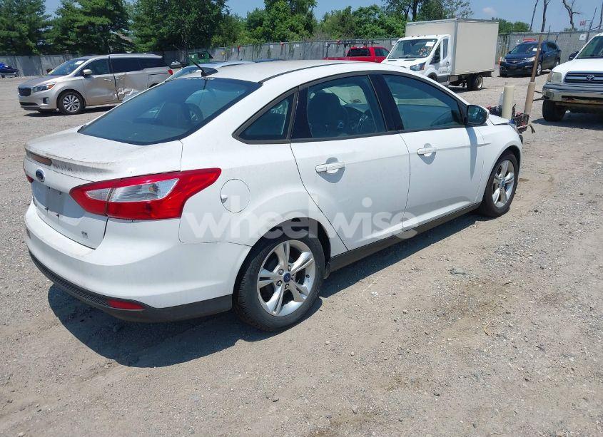 Photo 4 of 2014 Ford Focus SE (VIN 1FADP3F21EL265271)