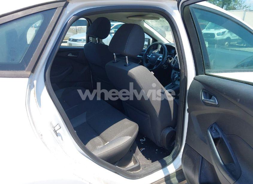 Photo 8 of 2014 Ford Focus SE (VIN 1FADP3F21EL265271)