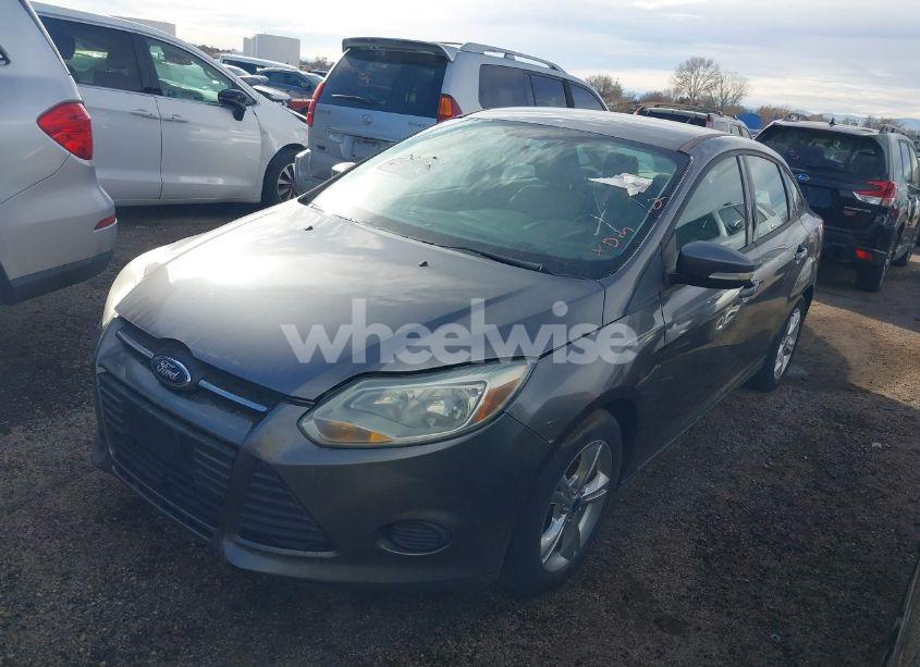 Photo 2 of 2014 Ford Focus SE (VIN 1FADP3F21EL286881)