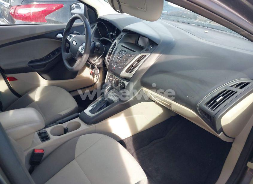 Photo 5 of 2014 Ford Focus SE (VIN 1FADP3F21EL286881)