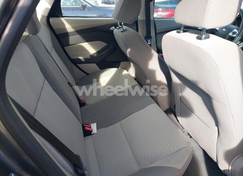 Photo 8 of 2014 Ford Focus SE (VIN 1FADP3F21EL286881)