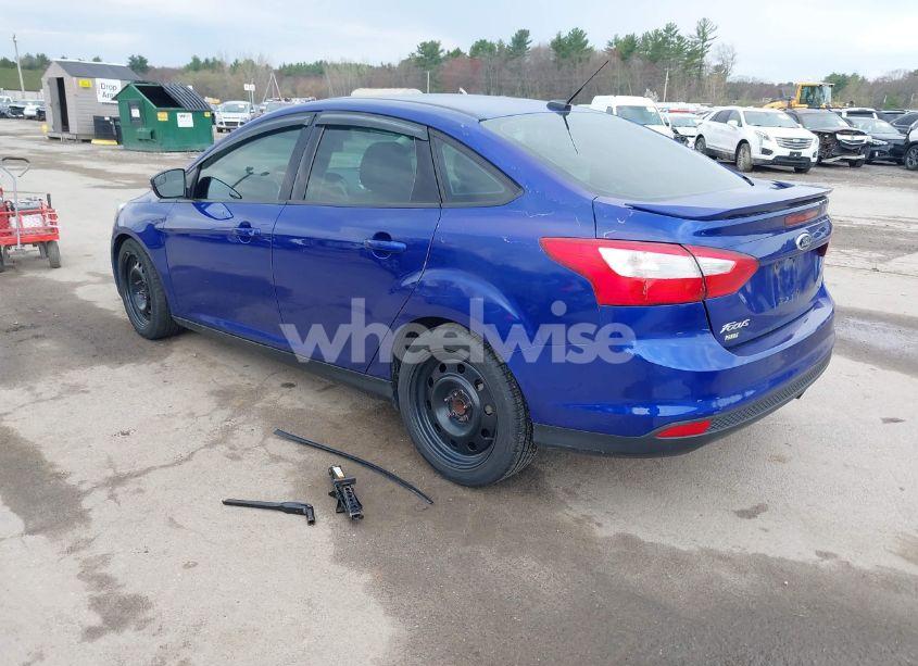 Photo 3 of 2014 Ford Focus SE (VIN 1FADP3F21EL314534)