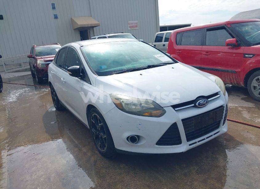 2014 Ford Focus SE (VIN 1FADP3F21EL316820) main photo