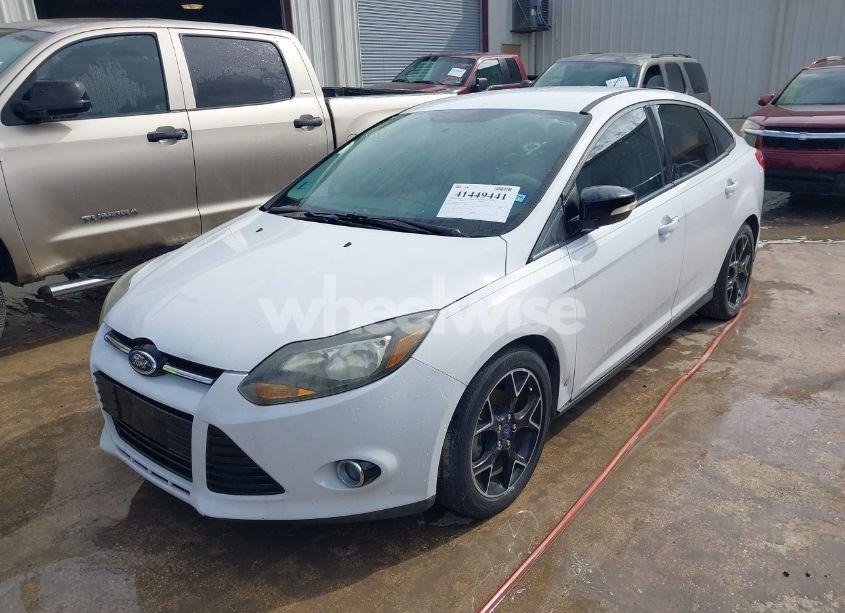 Photo 2 of 2014 Ford Focus SE (VIN 1FADP3F21EL316820)