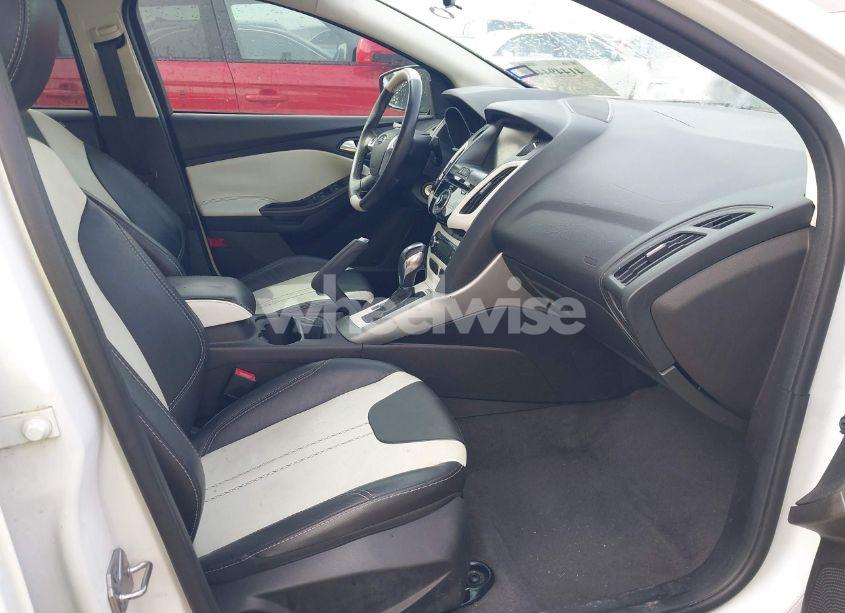 Photo 5 of 2014 Ford Focus SE (VIN 1FADP3F21EL316820)