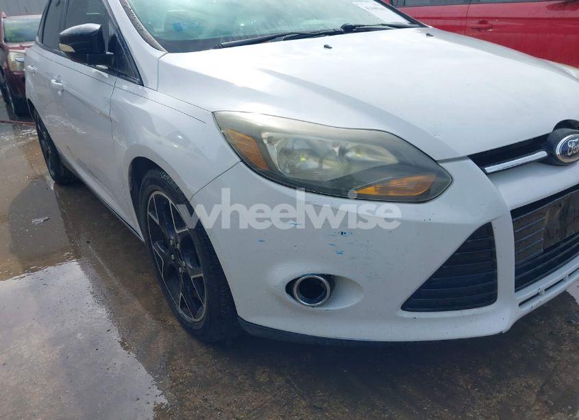 Photo 6 of 2014 Ford Focus SE (VIN 1FADP3F21EL316820)
