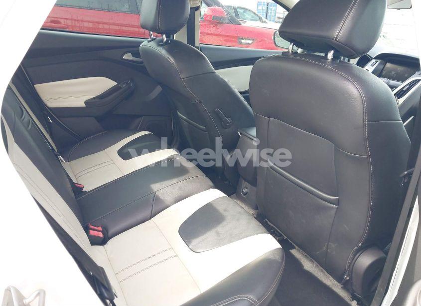 Photo 8 of 2014 Ford Focus SE (VIN 1FADP3F21EL316820)