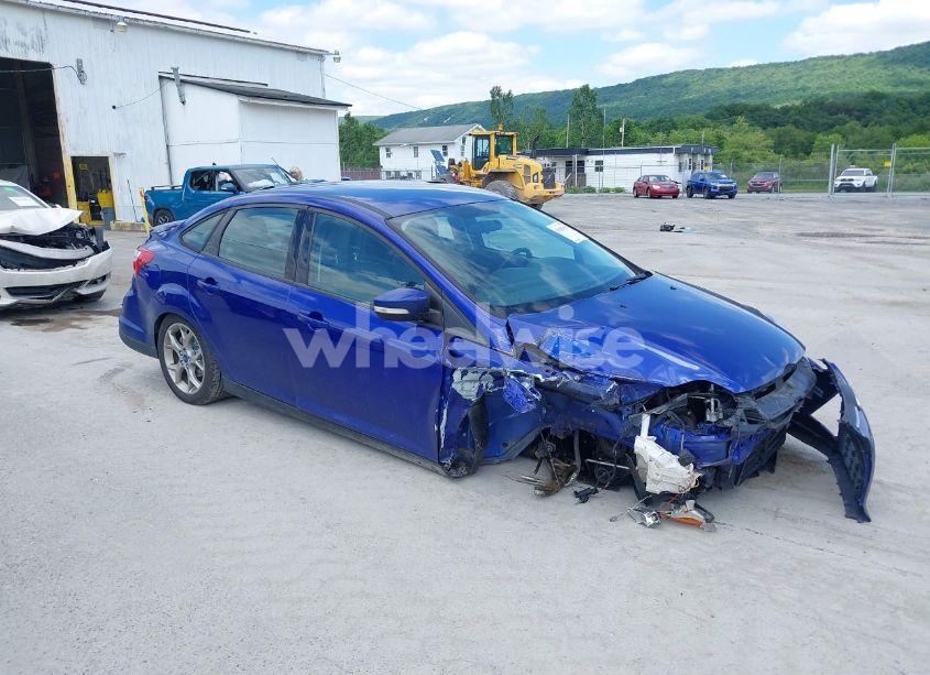 2014 Ford Focus SE (VIN 1FADP3F21EL325064) main photo