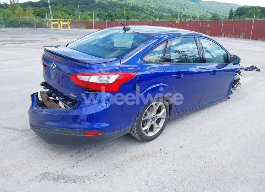 Photo 4 of 2014 Ford Focus SE (VIN 1FADP3F21EL325064)