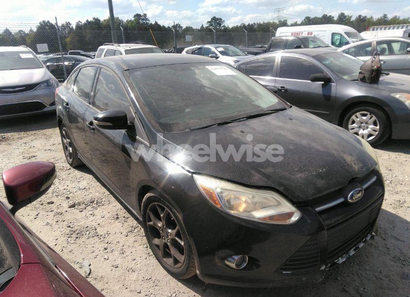 2014 Ford Focus SE (VIN 1FADP3F21EL327316) main photo