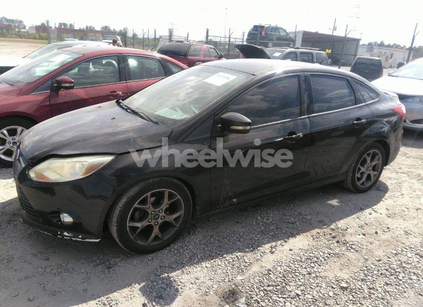 Photo 2 of 2014 Ford Focus SE (VIN 1FADP3F21EL327316)