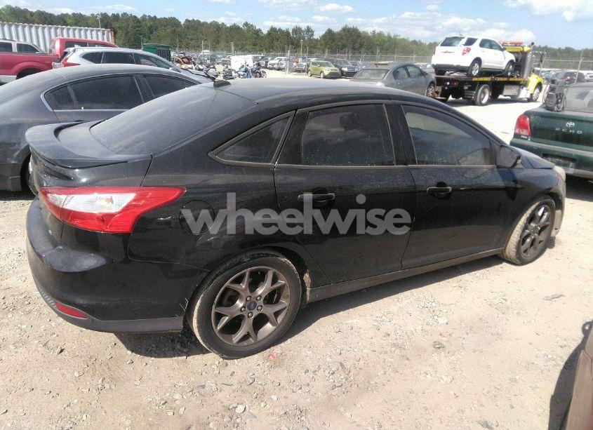 Photo 4 of 2014 Ford Focus SE (VIN 1FADP3F21EL327316)