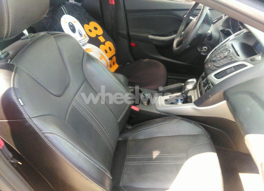 Photo 5 of 2014 Ford Focus SE (VIN 1FADP3F21EL327316)