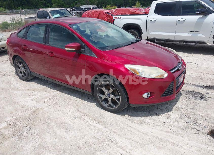 2014 Ford Focus SE (VIN 1FADP3F21EL330751) main photo