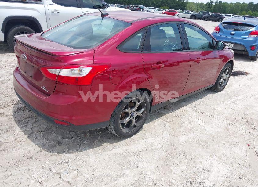 Photo 4 of 2014 Ford Focus SE (VIN 1FADP3F21EL330751)