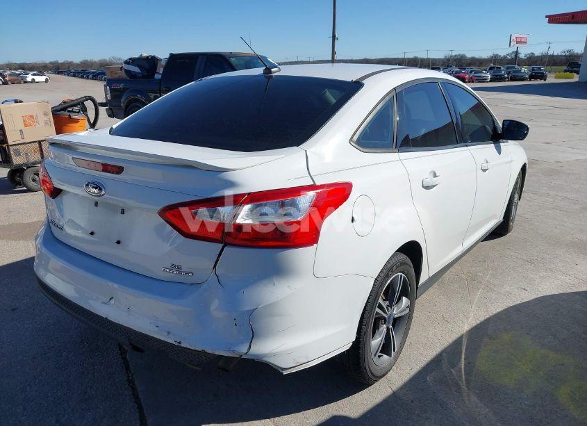 Photo 4 of 2014 Ford Focus SE (VIN 1FADP3F21EL340454)