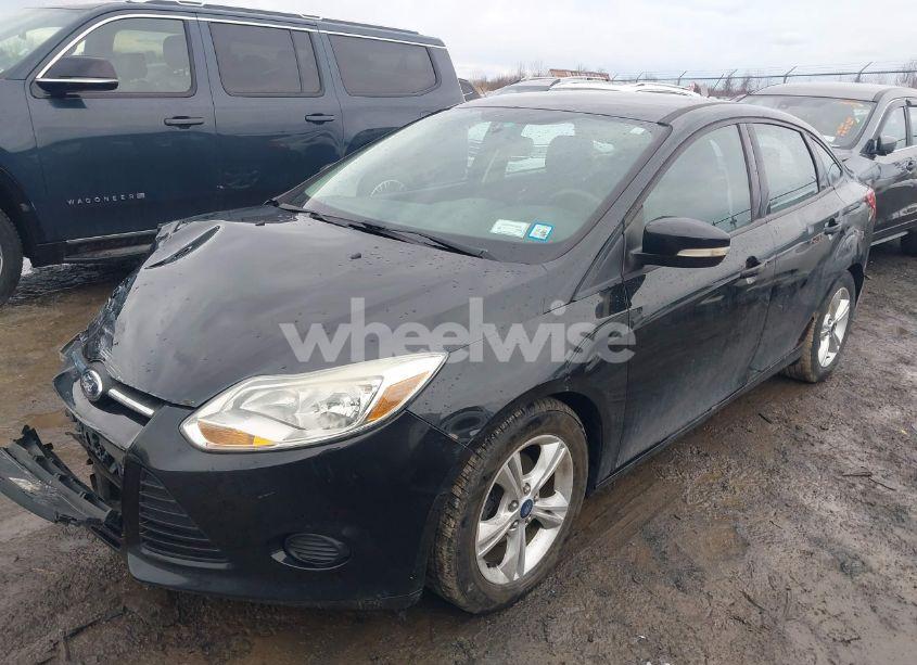 Photo 2 of 2014 Ford Focus SE (VIN 1FADP3F21EL344388)