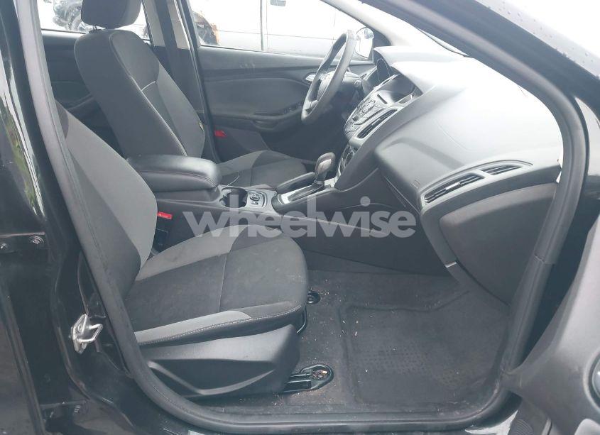 Photo 5 of 2014 Ford Focus SE (VIN 1FADP3F21EL344388)