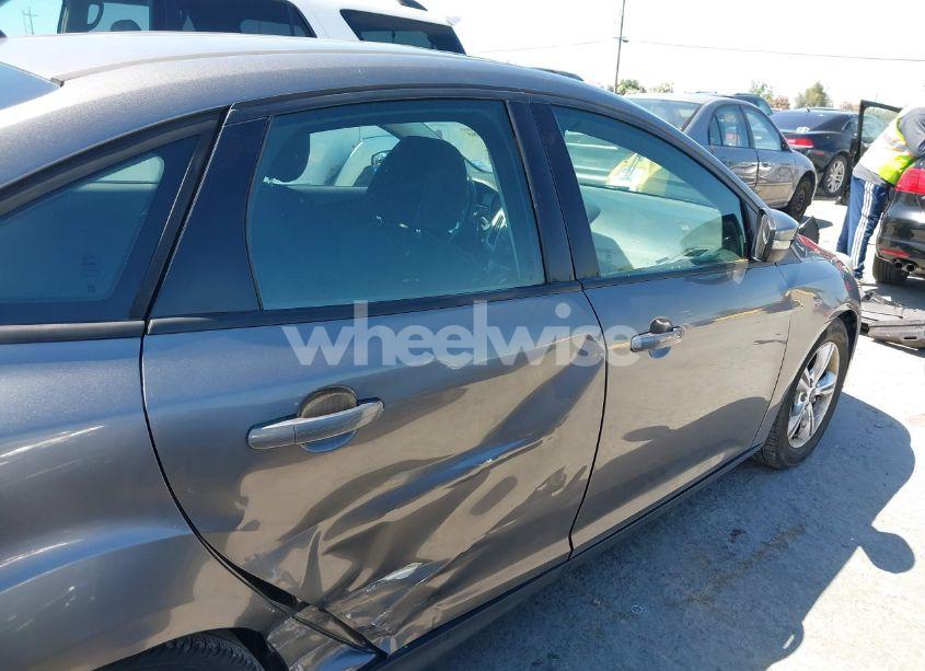 Photo 13 of 2014 Ford Focus SE (VIN 1FADP3F21EL350420)