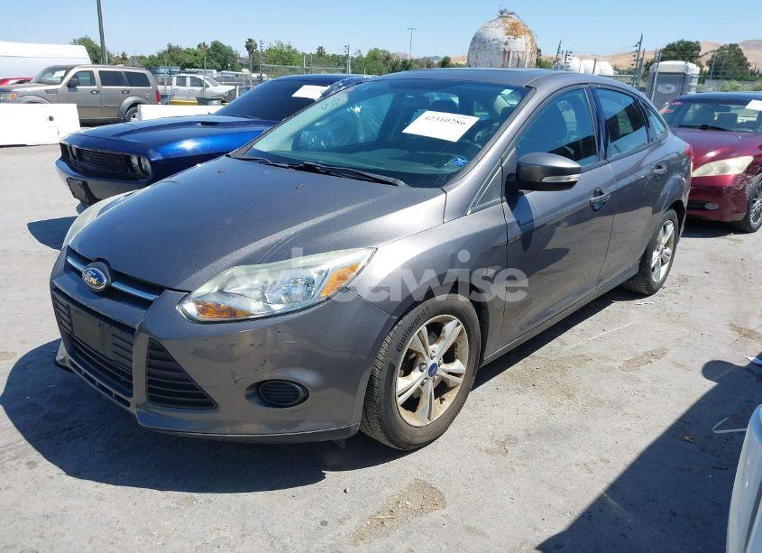 Photo 2 of 2014 Ford Focus SE (VIN 1FADP3F21EL350420)