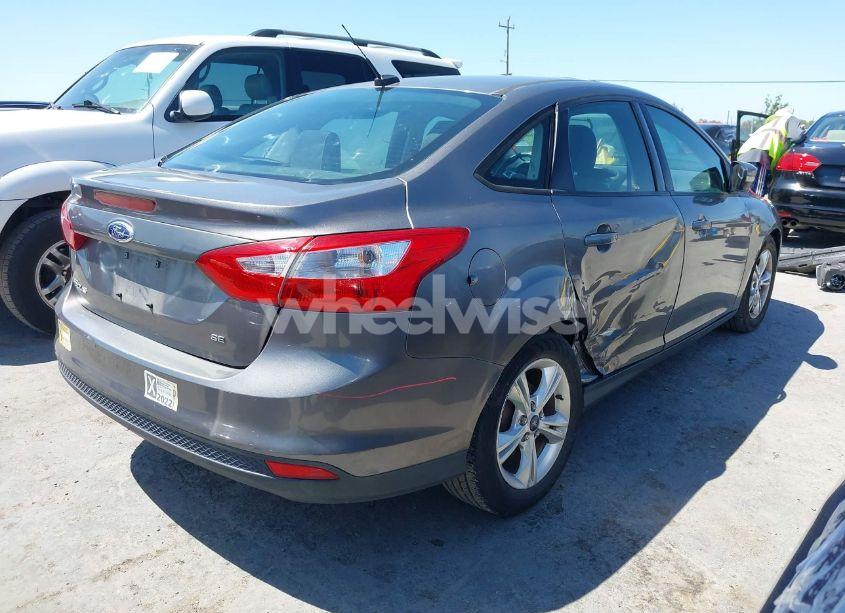 Photo 4 of 2014 Ford Focus SE (VIN 1FADP3F21EL350420)