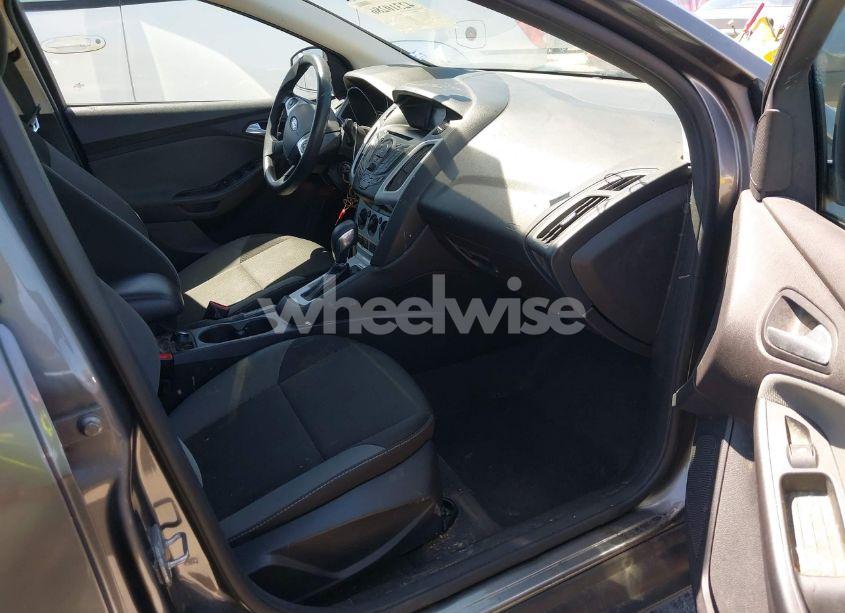 Photo 5 of 2014 Ford Focus SE (VIN 1FADP3F21EL350420)