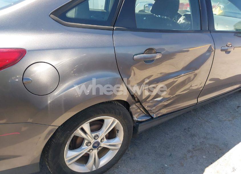 Photo 6 of 2014 Ford Focus SE (VIN 1FADP3F21EL350420)